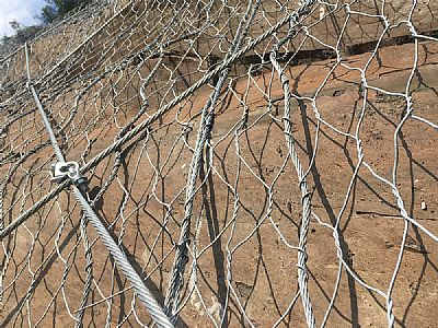 伊宁县边坡防护网分为主动防护系统和被动防护系统